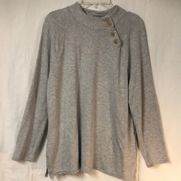 Chico’s Women’s Sweatshirt Top Gray Size M Buttons at neck Hand Warmer Pockets - Picture 1 of 10